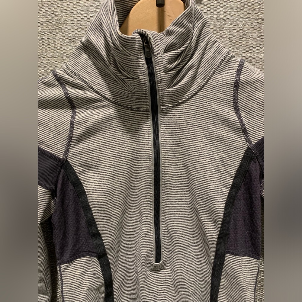 Lululemon Athletica 1/4 Zip Size 2